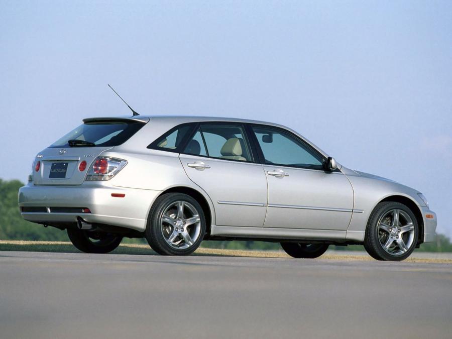  Lexus IS300 SportCross 2001 года  (фото 10 из 12)